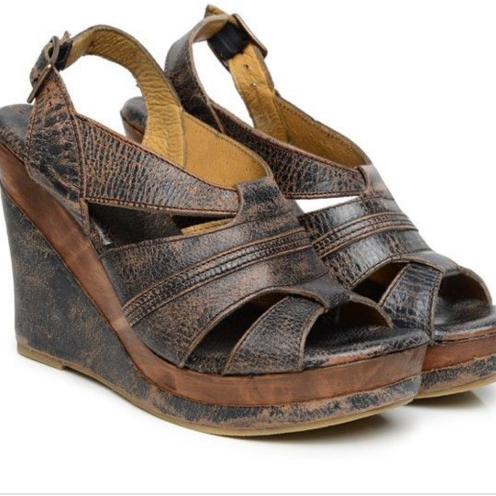 Bedstu Gayle Wedge in Black Lux